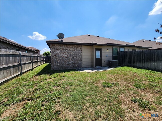 Building Photo - 1143 Creekside Orchard