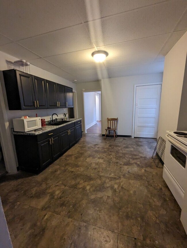 Building Photo - 418 11th St