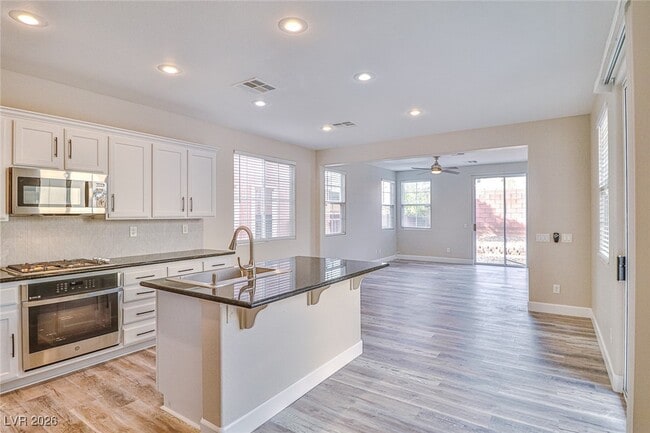 Building Photo - 2387 Brunswick Bay St