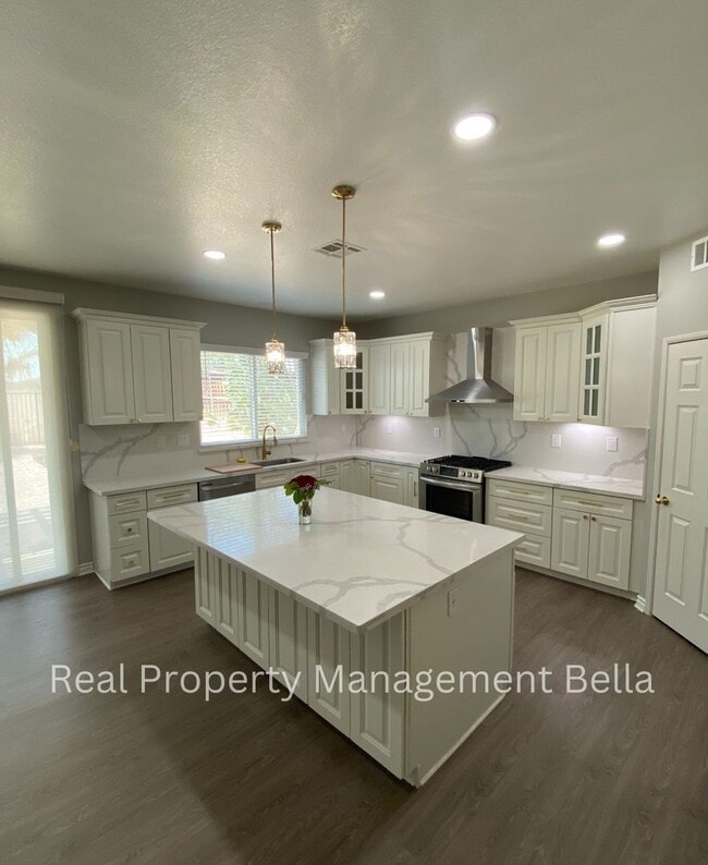 Building Photo - 25249 Silverwood Ln