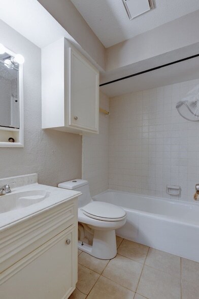 Building Photo - 5102 Parsley Ave