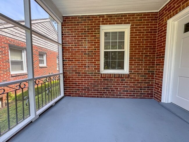 Building Photo - 1653 Fairfax St