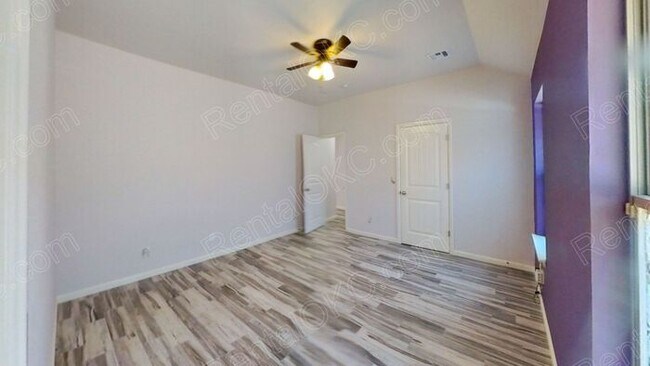 Building Photo - Great 3 bed 2 Bath on the West side.