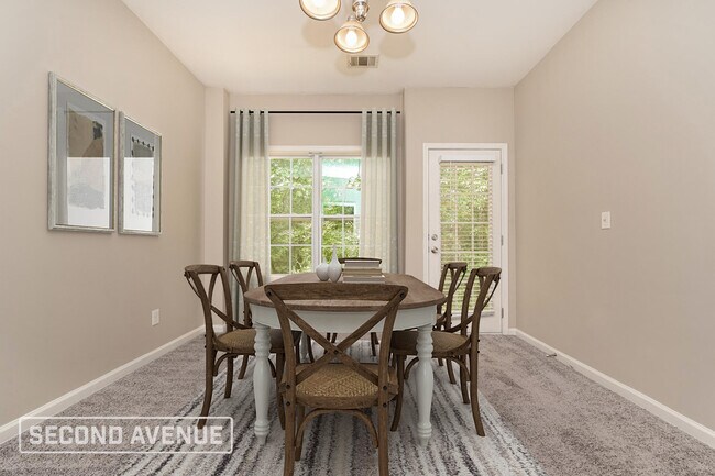 Building Photo - 225 Riverbend Dr