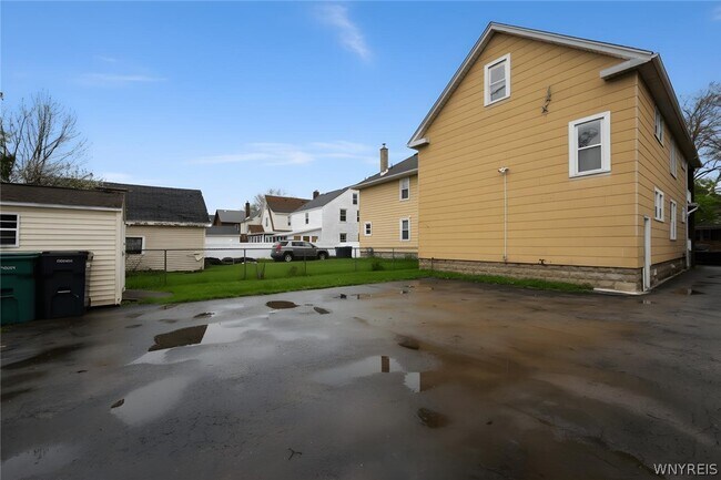 Building Photo - 2463 South Ave