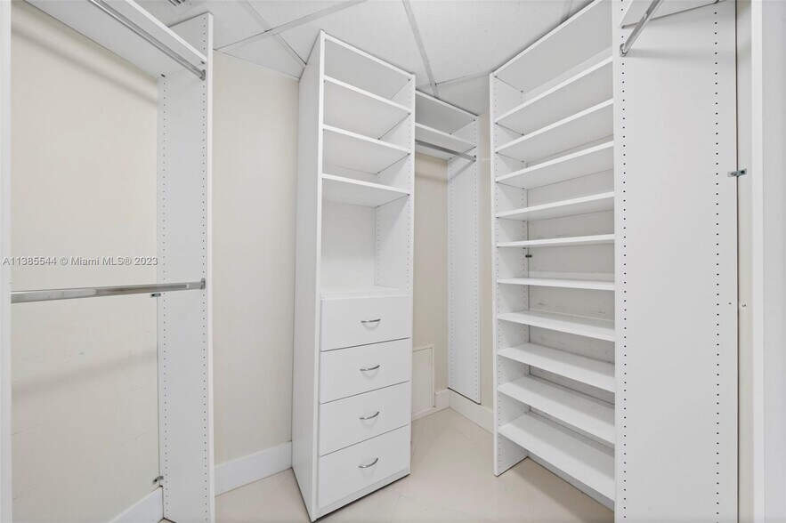 Building Photo - 475 Brickell Ave