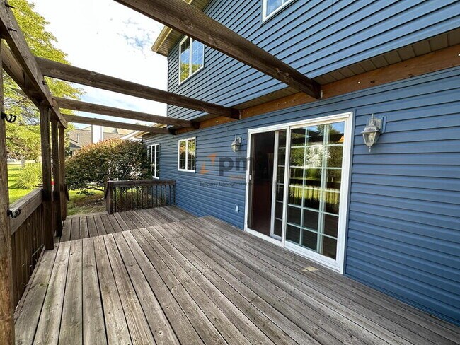 Building Photo - 384 Kingsmill Dr