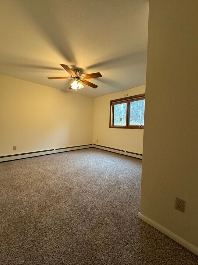 Building Photo - 5 Bedroom, 3 Bathroom, 2 Car Garage in North Pole - FUEL INCLUDED!