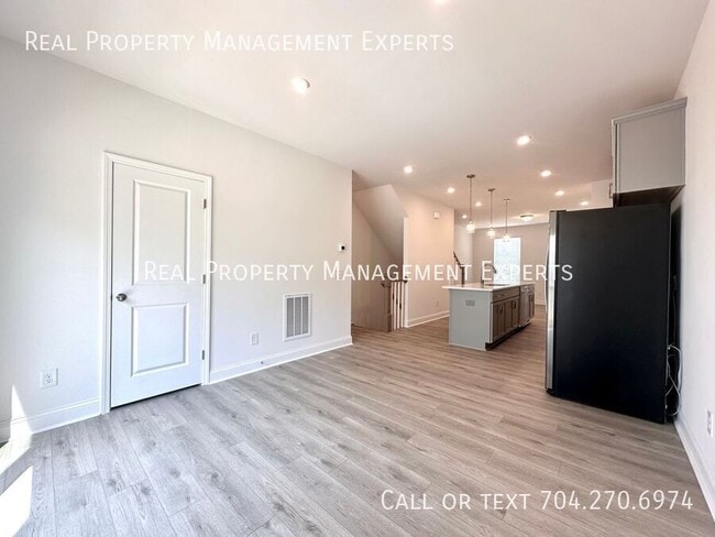 Building Photo - 5008 Layman Dr
