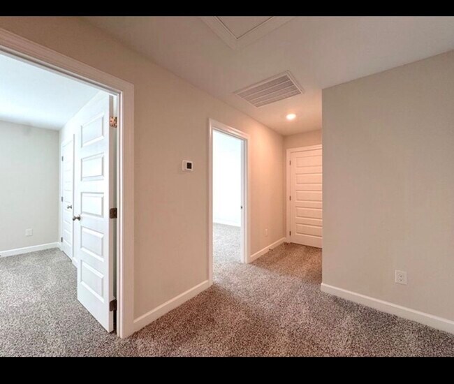 Building Photo - 1728 Windsor Hill Blvd