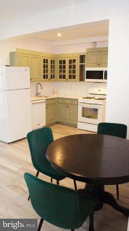 Building Photo - 1900 S Randolph St