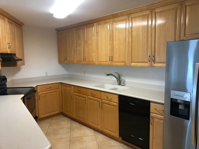 Building Photo - Private Duplex Home Across from Kahala Mall