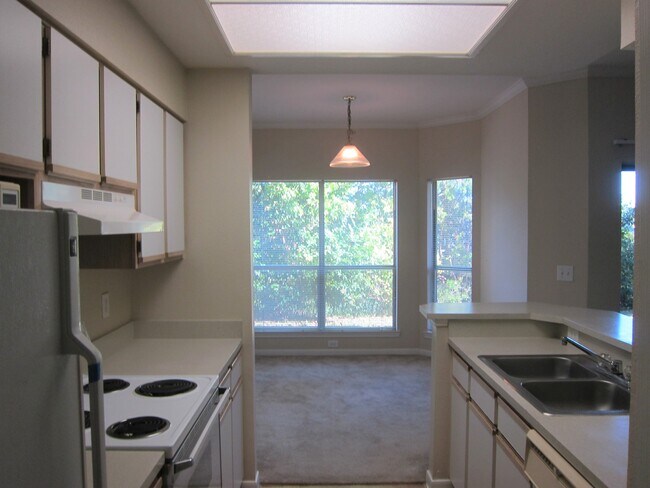 Building Photo - 6000 Shepherd Mountain Cove