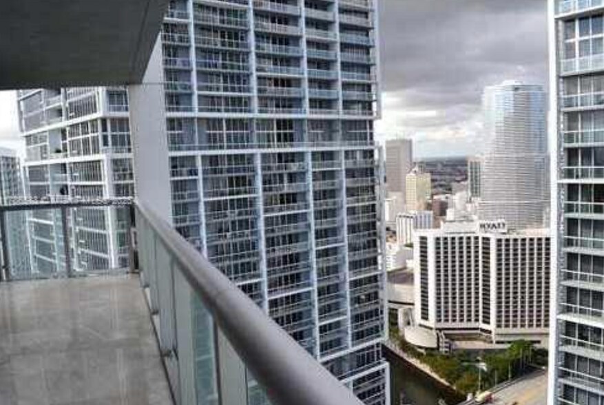Building Photo - 475 Brickell Ave