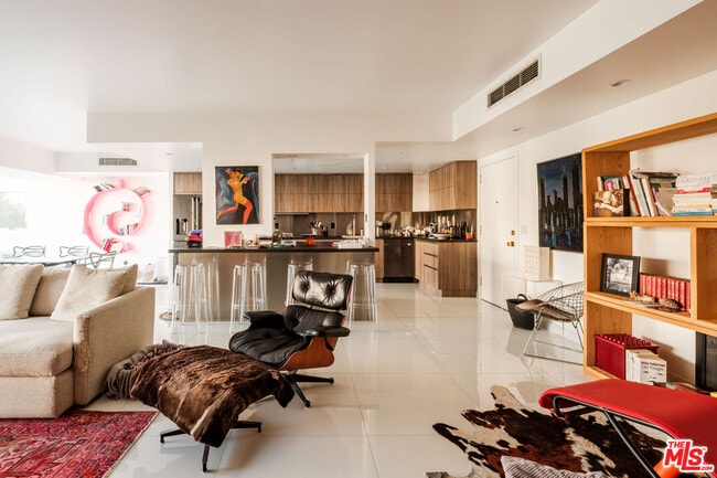 Building Photo - 10450 Wilshire Blvd