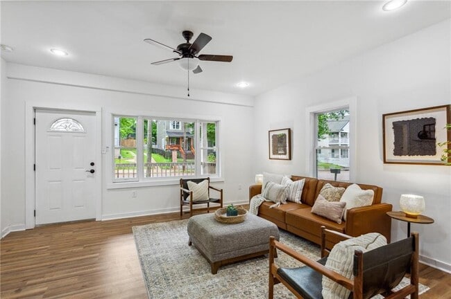 Building Photo - 698 Garibaldi St SW