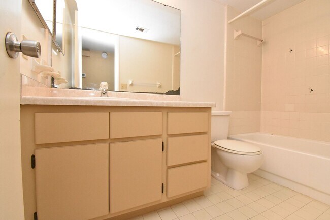 Building Photo - 2945 SW 39th Ave