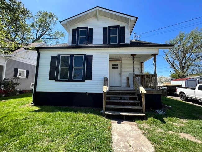 Building Photo - 166 18th St