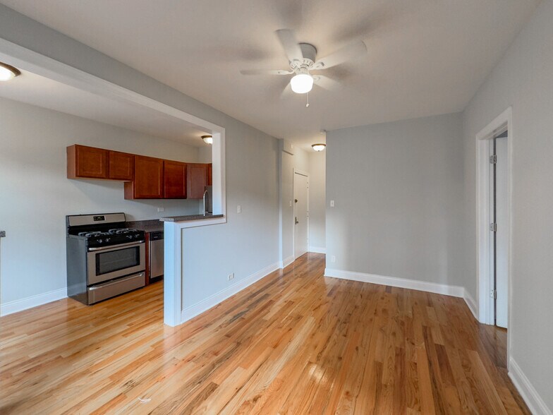 Building Photo - 516 W Melrose St