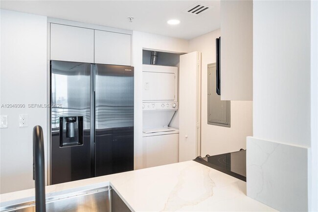 Building Photo - 325 S Biscayne Blvd