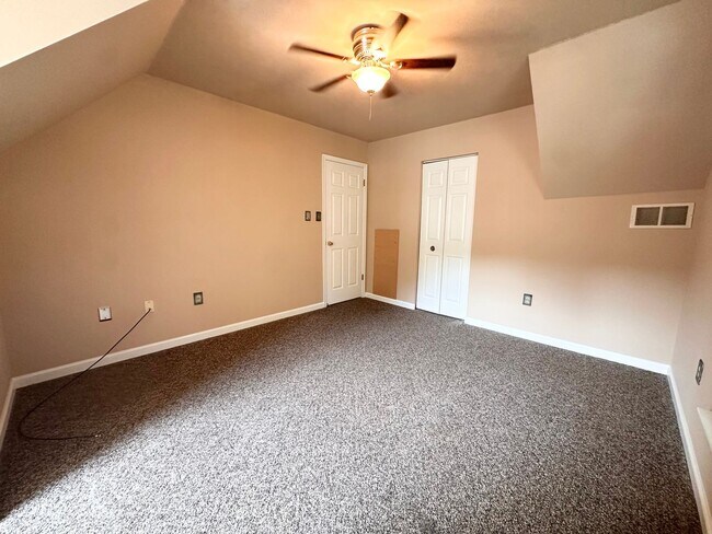 Building Photo - 1114 Skyview Dr