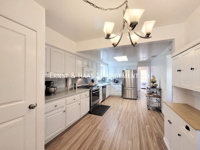 Building Photo - 5632 Hazelbrook Ave