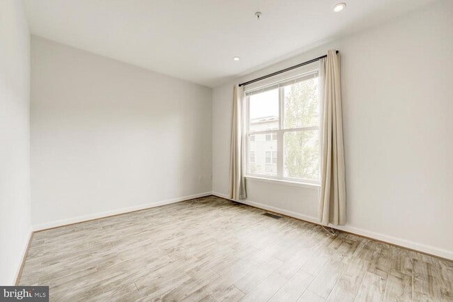 Building Photo - 2501 Sayles Pl SE