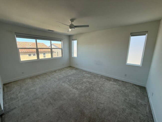 Building Photo - Beautiful 4-Bedroom Home with Solar and Private Patio in Plum Estates!