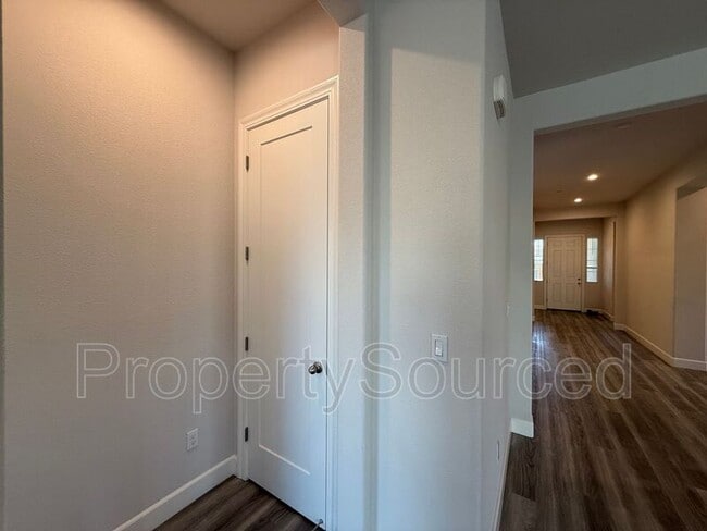 Building Photo - 614 Madrone St