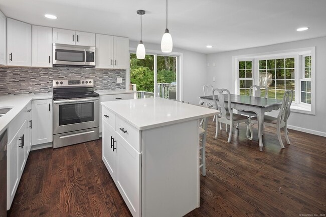 Building Photo - 884 Highland Ave