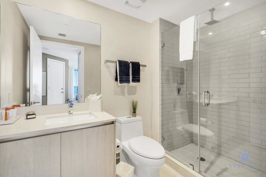 Building Photo - 4010 S Ocean Dr
