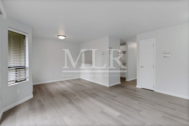 Building Photo - 1700 Lake Park Dr SW