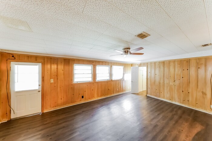 Building Photo - 1007 High Point Rd