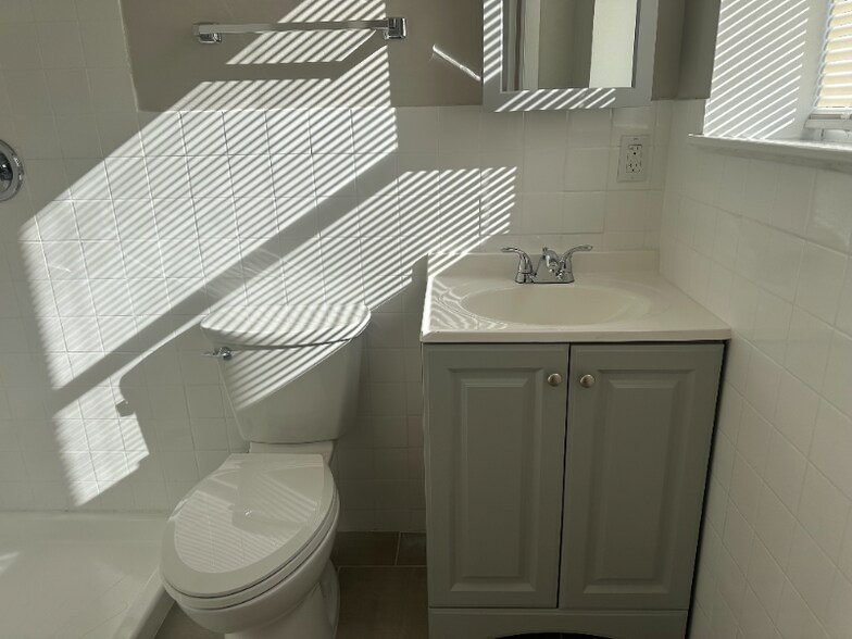 Building Photo - 67 Brinkerhoff St