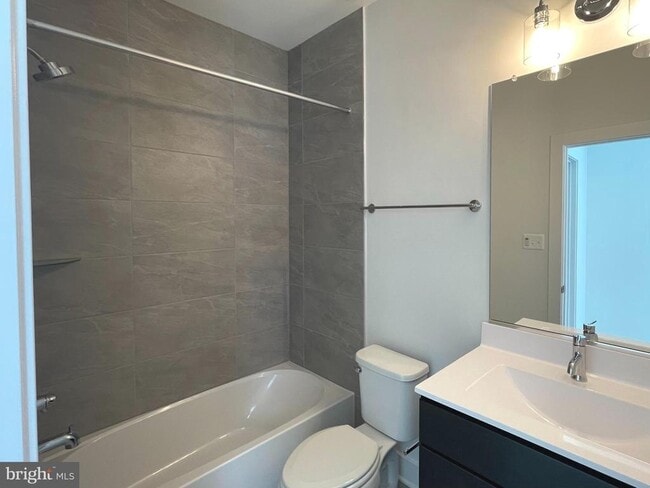 Building Photo - 4945 Purdy Aly