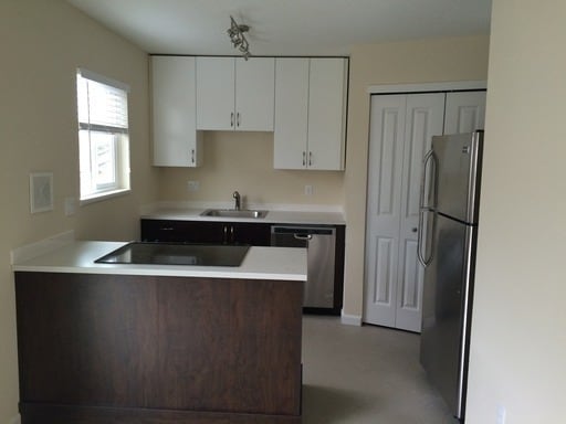 Building Photo - Better than Cool TH in Creston-Kenilworth