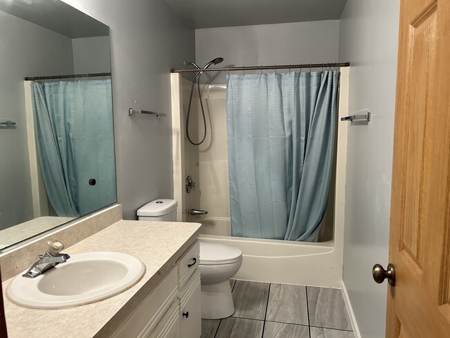 Building Photo - 2104 Olde Mill Rd