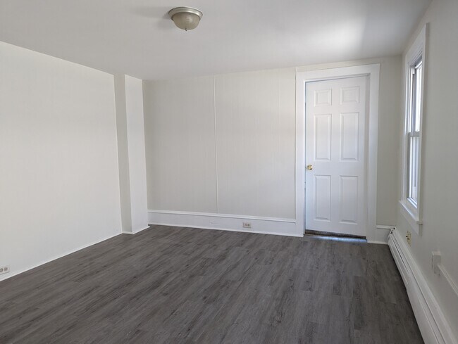 Building Photo - 171 E Ridge st