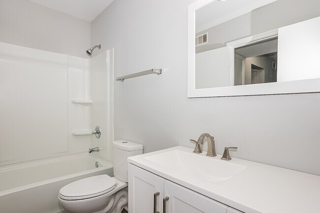 Building Photo - Charming 3 Bedroom in Martinez