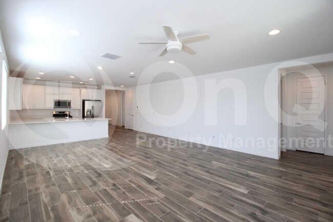 Building Photo - 3303 S Piedra Cir