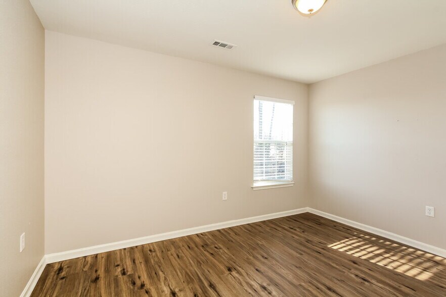 Building Photo - 4521 Oakburn Drive