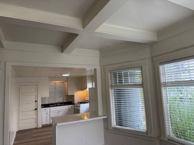 Building Photo - 501 W 8th St