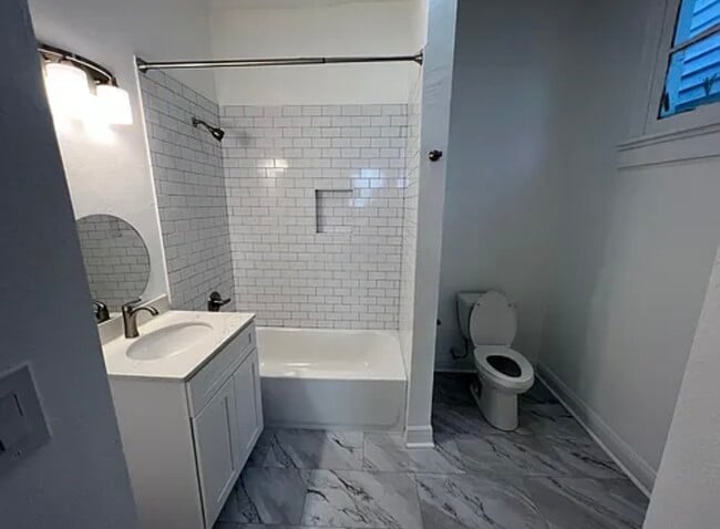 Building Photo - 2736 Palmyra St