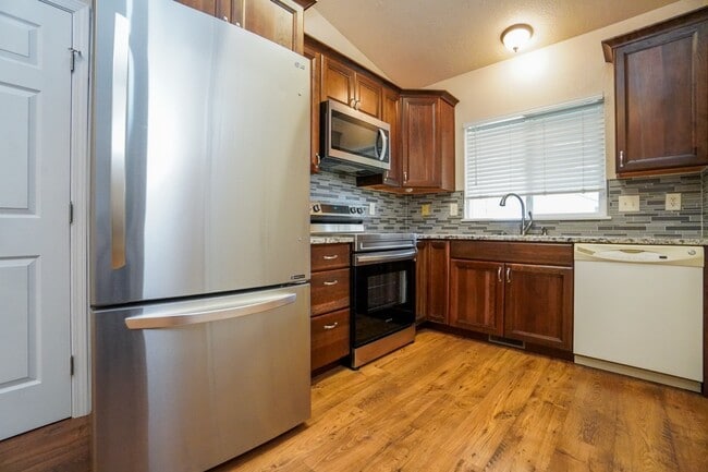 Building Photo - 2105 S Euclid Ln