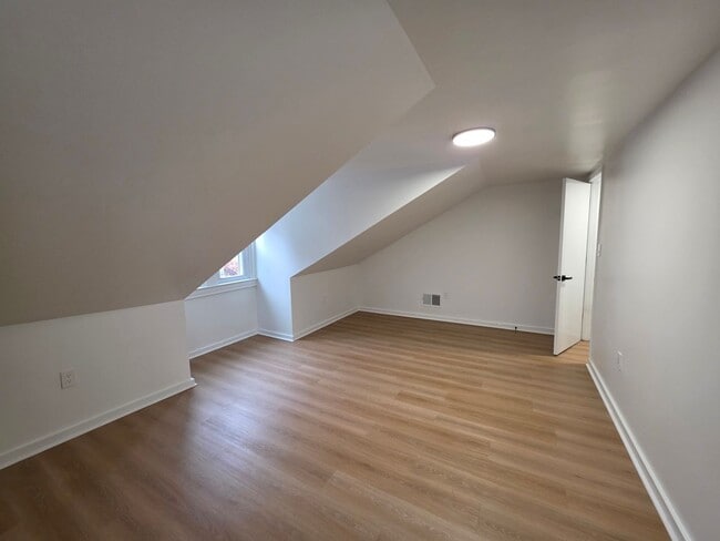 Building Photo - Fully Rehabbed 3 bedroom 2 bathroom house for rent!