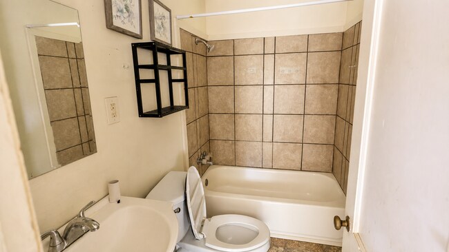 Building Photo - 2763 Emerald Dr