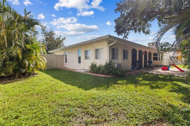 Building Photo - 5776 Augusta Cir