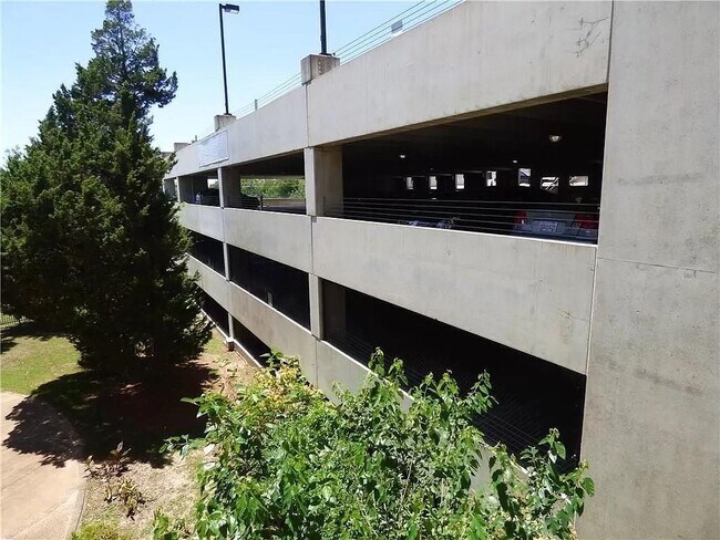 Building Photo - 870 Mayson Turner Rd NW