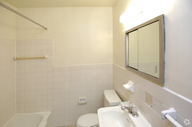 Bathroom - Jamar East Rentals