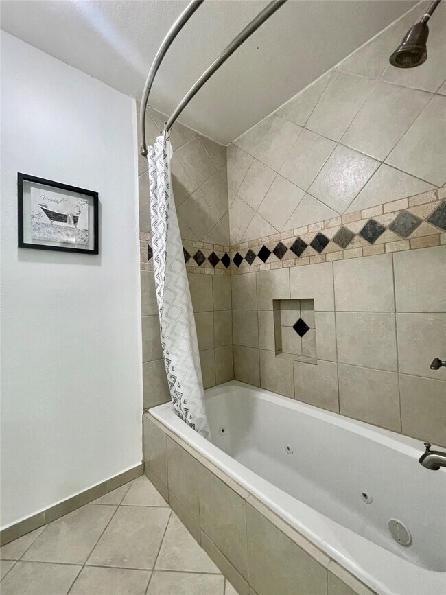 Building Photo - 6210 Queensloch Dr